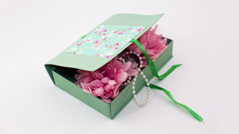  DIY Decorative Cardboard Gift Box 